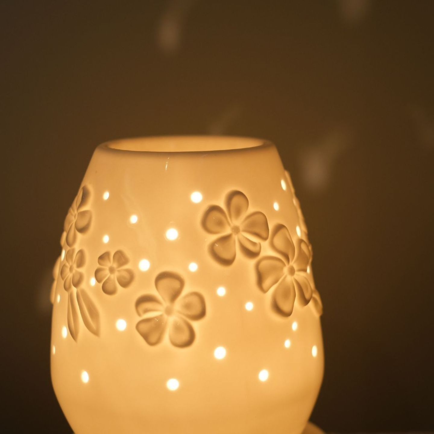 当院では、毎回問診で「最近眠れていますか」という質問をしています。
睡眠の質は健康のバロメーター。睡眠の状態からいろんなことがわかります️

例えば寝る時間や起きる時間が不規則だったり、寝る時間が遅くなると、日中の体調に大きく影響します。不眠気味だと、疲れ、だるさ、注意力の低下も引き起こします。

また、寝つきが悪いときは

- 自律神経のバランスが悪い
- ストレスが強くて緊張が取れない

…といったことが原因かもしれません

しっかり寝ているはずなのに、あまりにも疲れが取れていない…という方は、病気が潜んでいる可能性もありますので、医療機関の受診をおすすめすることもあります。

大人も子供も、夜更かしは免疫力が低下するので注意が必要です！

==================

ご予約はお電話やLINEで承っております。
@takahashinkyu からホームページへアクセスいただき、お問い合わせください。